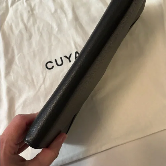 Cuyana Black Leather Clutch with Magnetic Closure Dustbag Included - Picture 4 of 14
